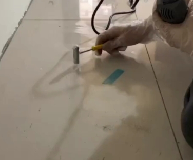 湛河瓷砖开裂维修公司专业分享瓷砖在铺贴前如果没有沥干水分，将会导致以下问题